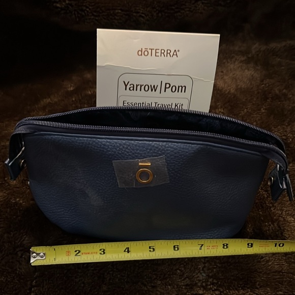 NWOT - 💙DOTERRA YARROW POM TRAVEL BAG💙 - Picture 6 of 6